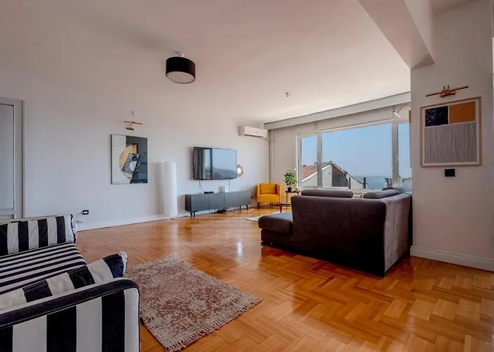 شقة 5-bedroom With Sea View *