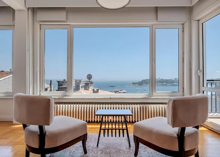 5-bedroom With Sea View شقة *