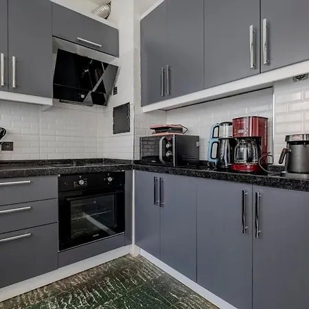5-bedroom With Sea View איסטמבול
